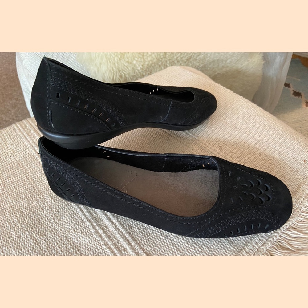 Aerosoles Boi Oh Boi Lasercut Flats Size 6.5M